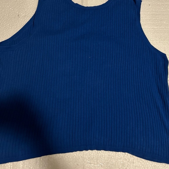 Maggie Barnes Blue 4x sweater - Picture 2 of 5